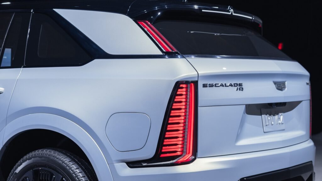 escalade iq side